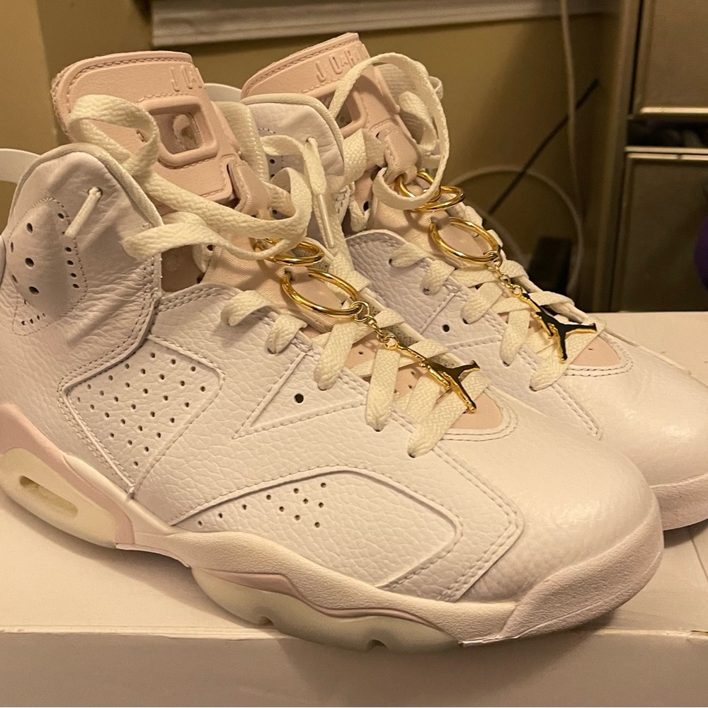 COPY - Jordan’s Womens Retro 6